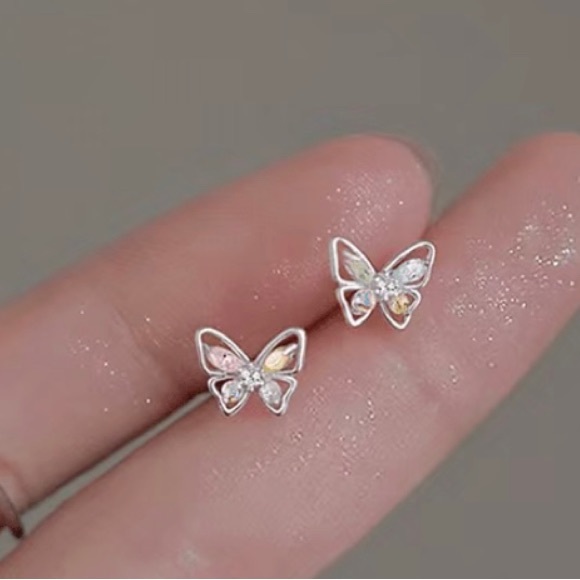 HUGE SALE! DAINTY RHINESTONE BUTTERFLY DESIGN STUD EARRINGS SILVER TONE NEW! - Picture 5 of 6